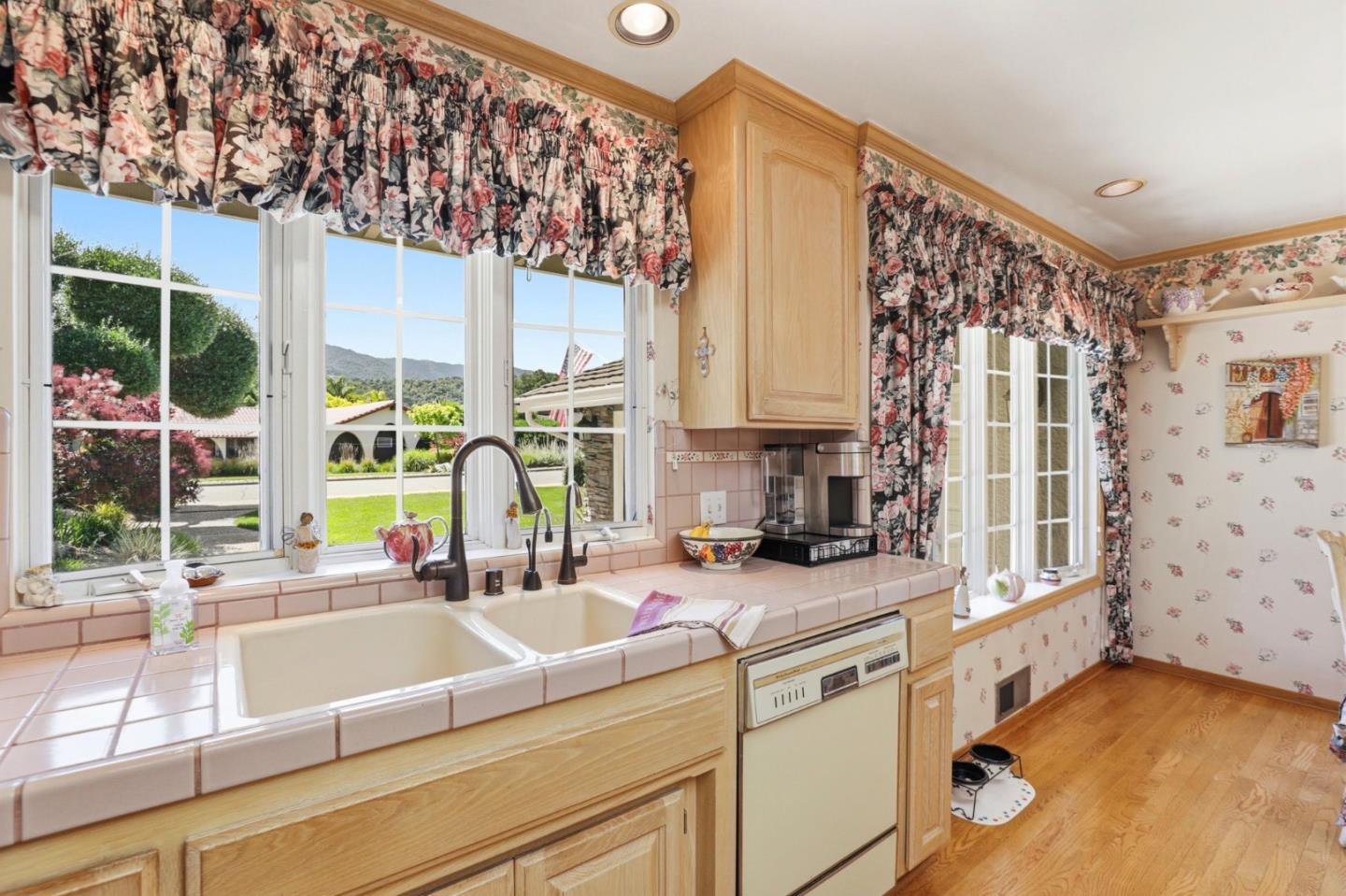 Detail Gallery Image 12 of 50 For 1237 Wooded Hills Dr, San Jose,  CA 95120 - 3 Beds | 2/1 Baths