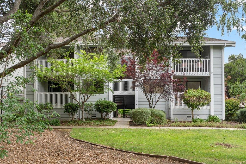 Detail Gallery Image 2 of 38 For 938 Clark #49,  Mountain View,  CA 94040 - 2 Beds | 2 Baths