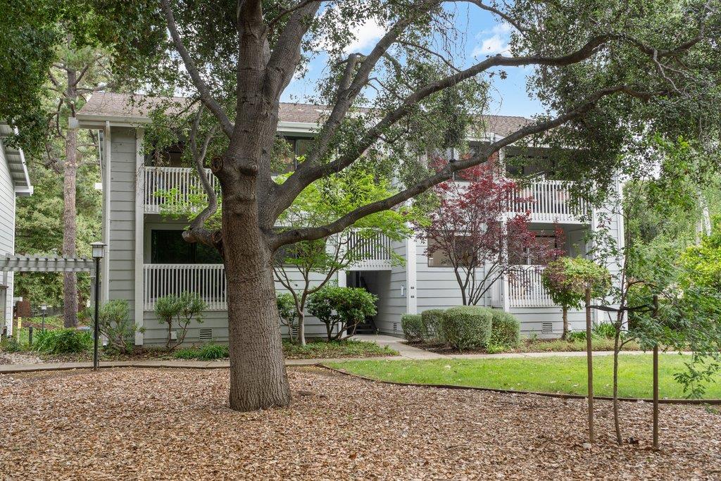 Detail Gallery Image 3 of 38 For 938 Clark #49,  Mountain View,  CA 94040 - 2 Beds | 2 Baths