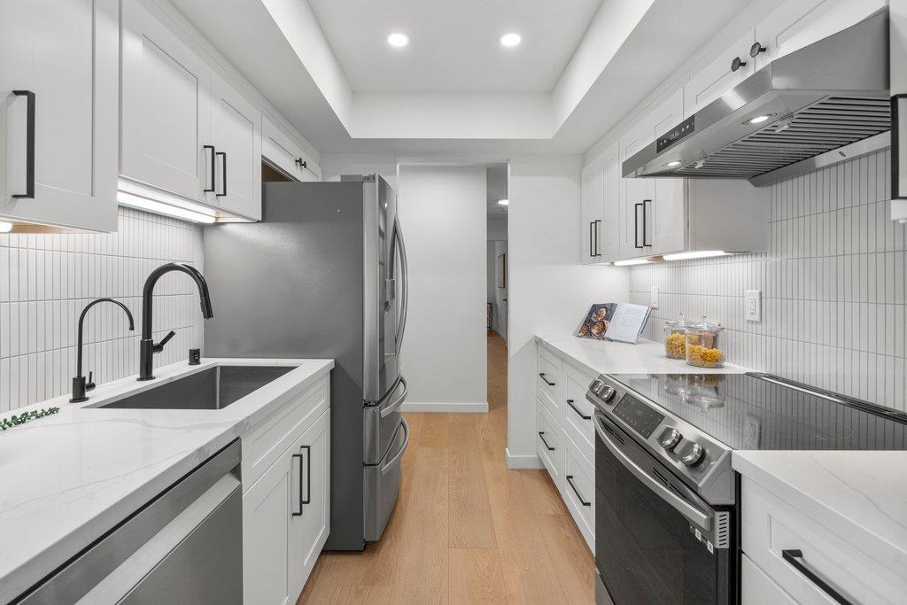 Detail Gallery Image 9 of 38 For 938 Clark #49,  Mountain View,  CA 94040 - 2 Beds | 2 Baths