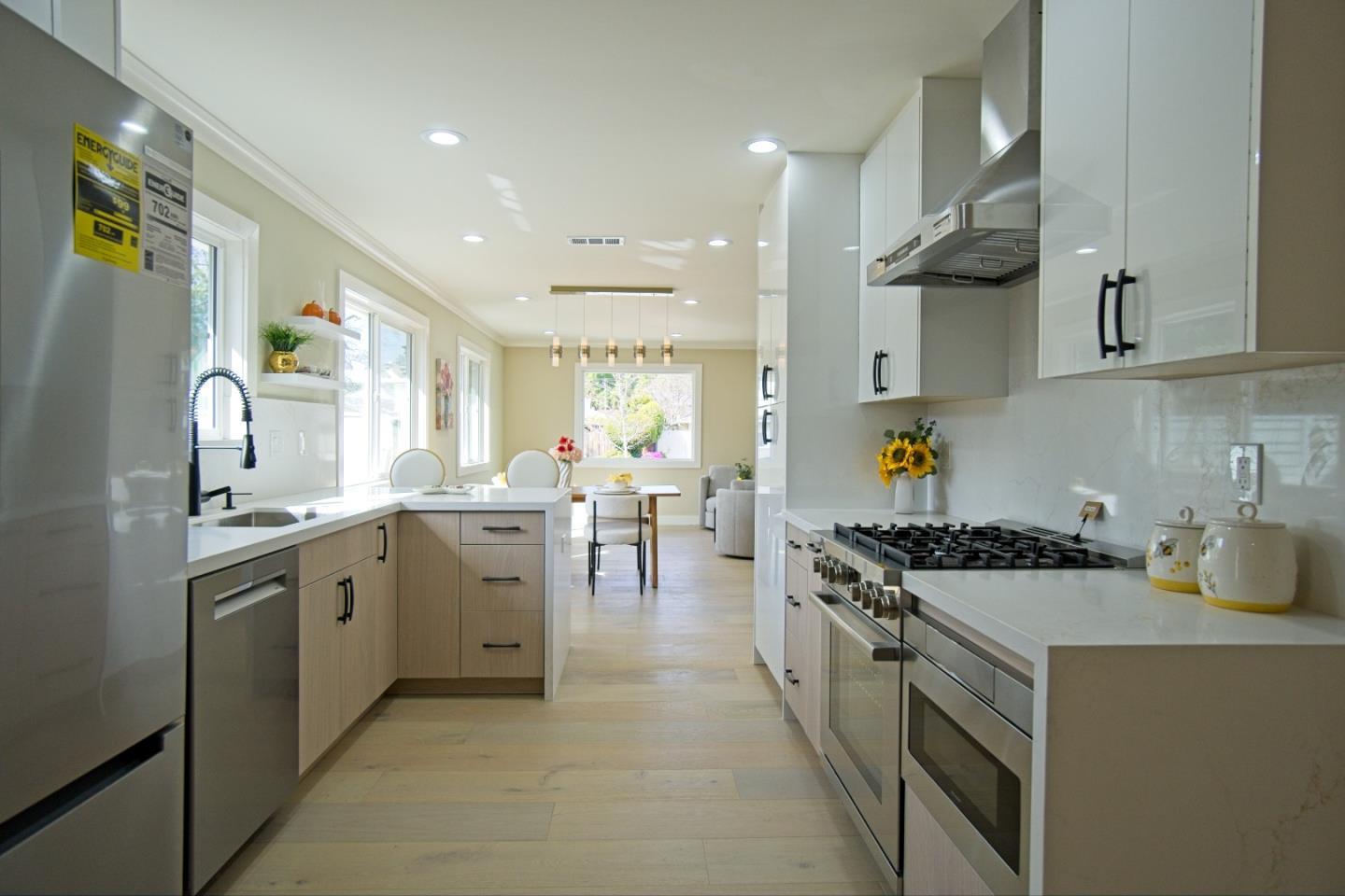 Detail Gallery Image 3 of 32 For 114 Cumulus Ave, Sunnyvale,  CA 94087 - 4 Beds | 3 Baths