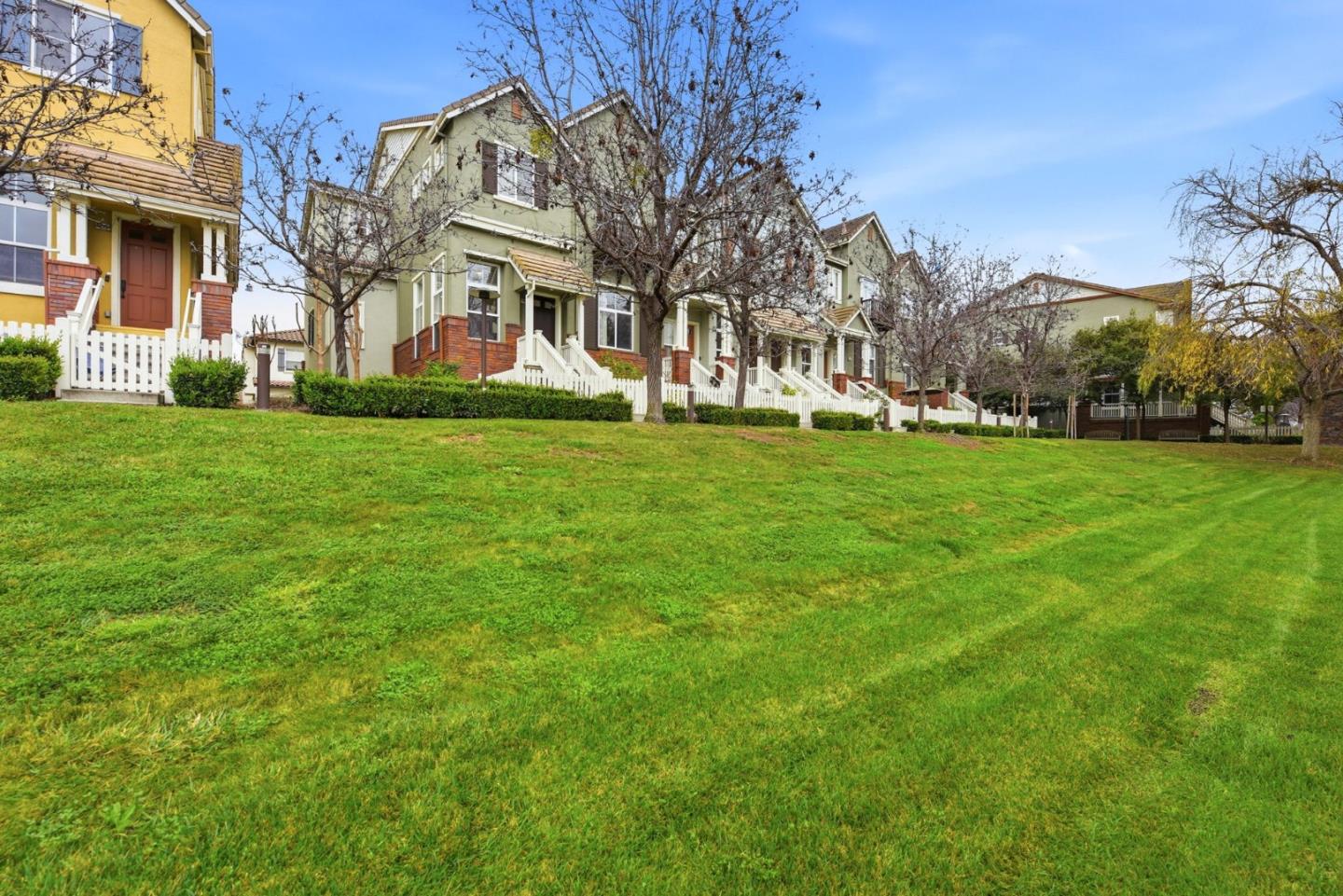 Detail Gallery Image 3 of 36 For 48962 Woodgrove Cmn, Fremont,  CA 94539 - 3 Beds | 2/1 Baths