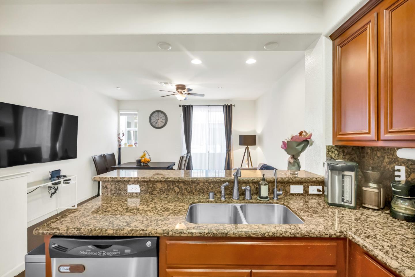 Detail Gallery Image 11 of 38 For 23 Bettencourt Way, Milpitas,  CA 95035 - 3 Beds | 3 Baths