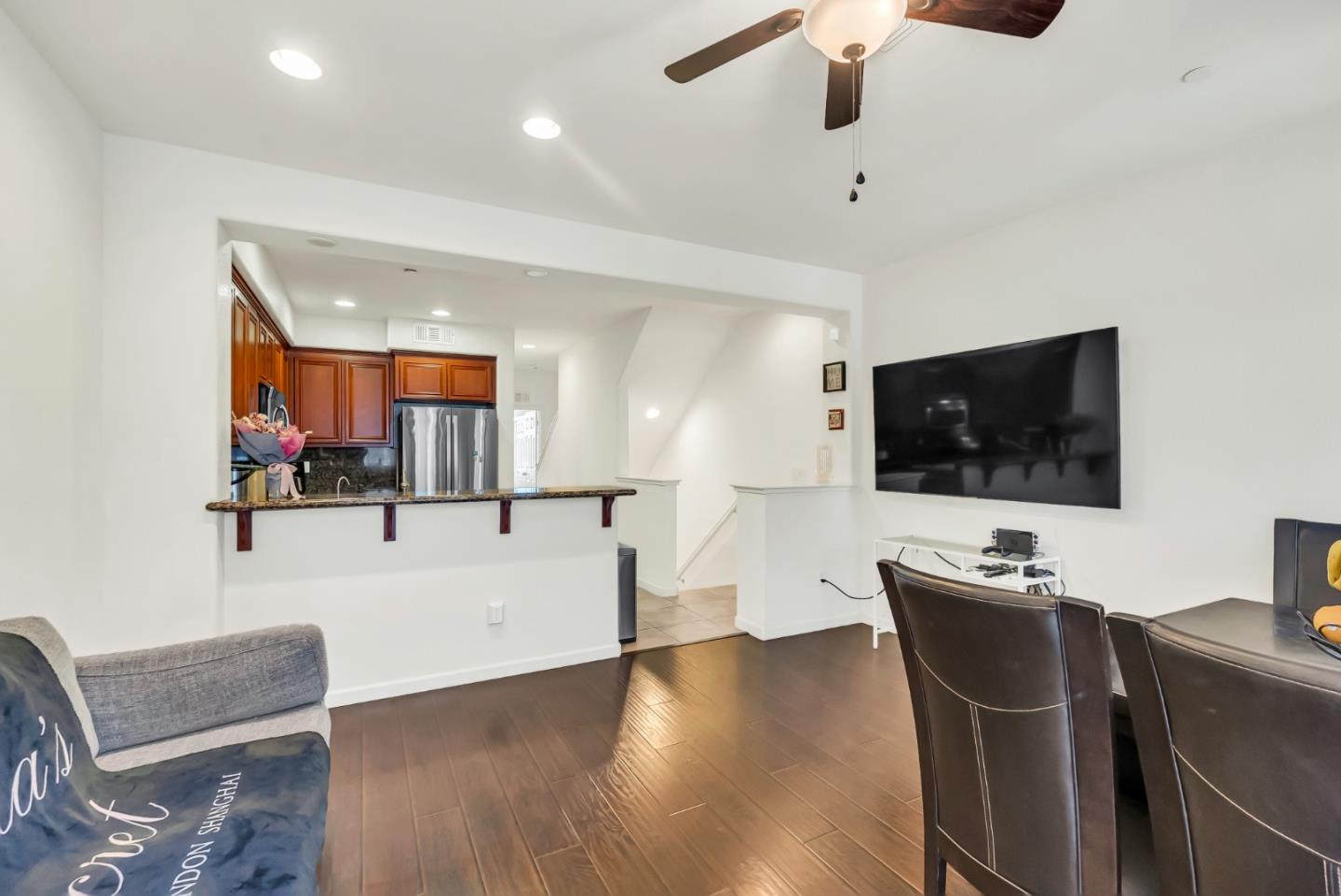 Detail Gallery Image 4 of 38 For 23 Bettencourt Way, Milpitas,  CA 95035 - 3 Beds | 3 Baths