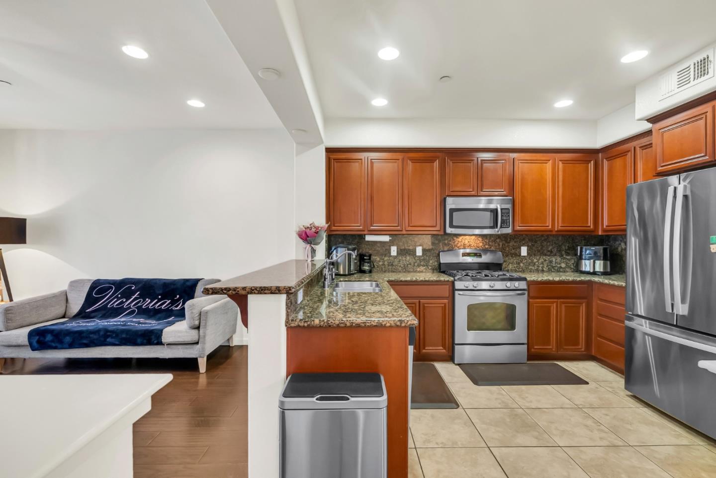 Detail Gallery Image 5 of 38 For 23 Bettencourt Way, Milpitas,  CA 95035 - 3 Beds | 3 Baths