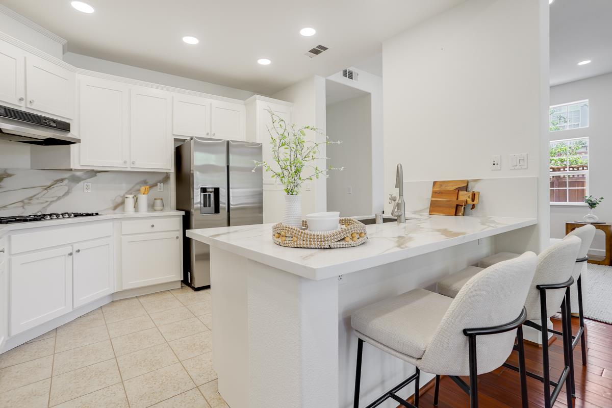 Detail Gallery Image 11 of 39 For 449 Norwood Cir, Santa Clara,  CA 95051 - 4 Beds | 2/1 Baths