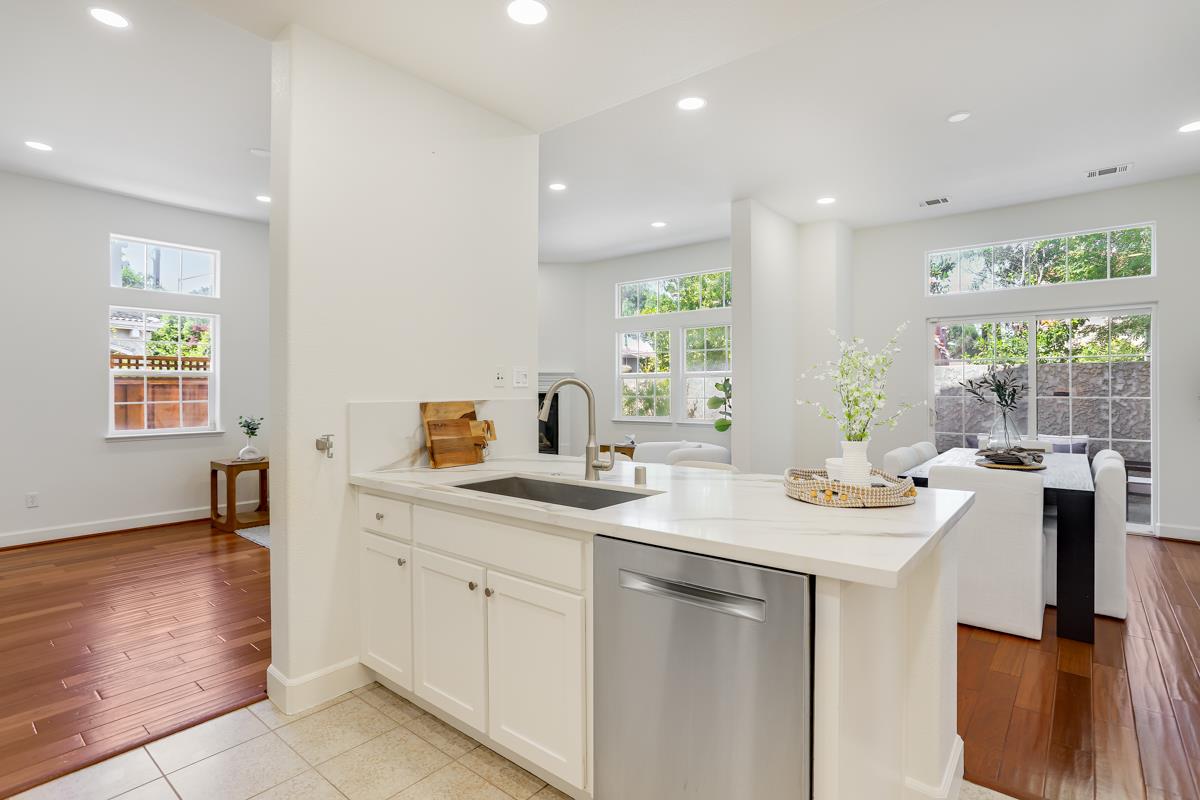 Detail Gallery Image 15 of 39 For 449 Norwood Cir, Santa Clara,  CA 95051 - 4 Beds | 2/1 Baths