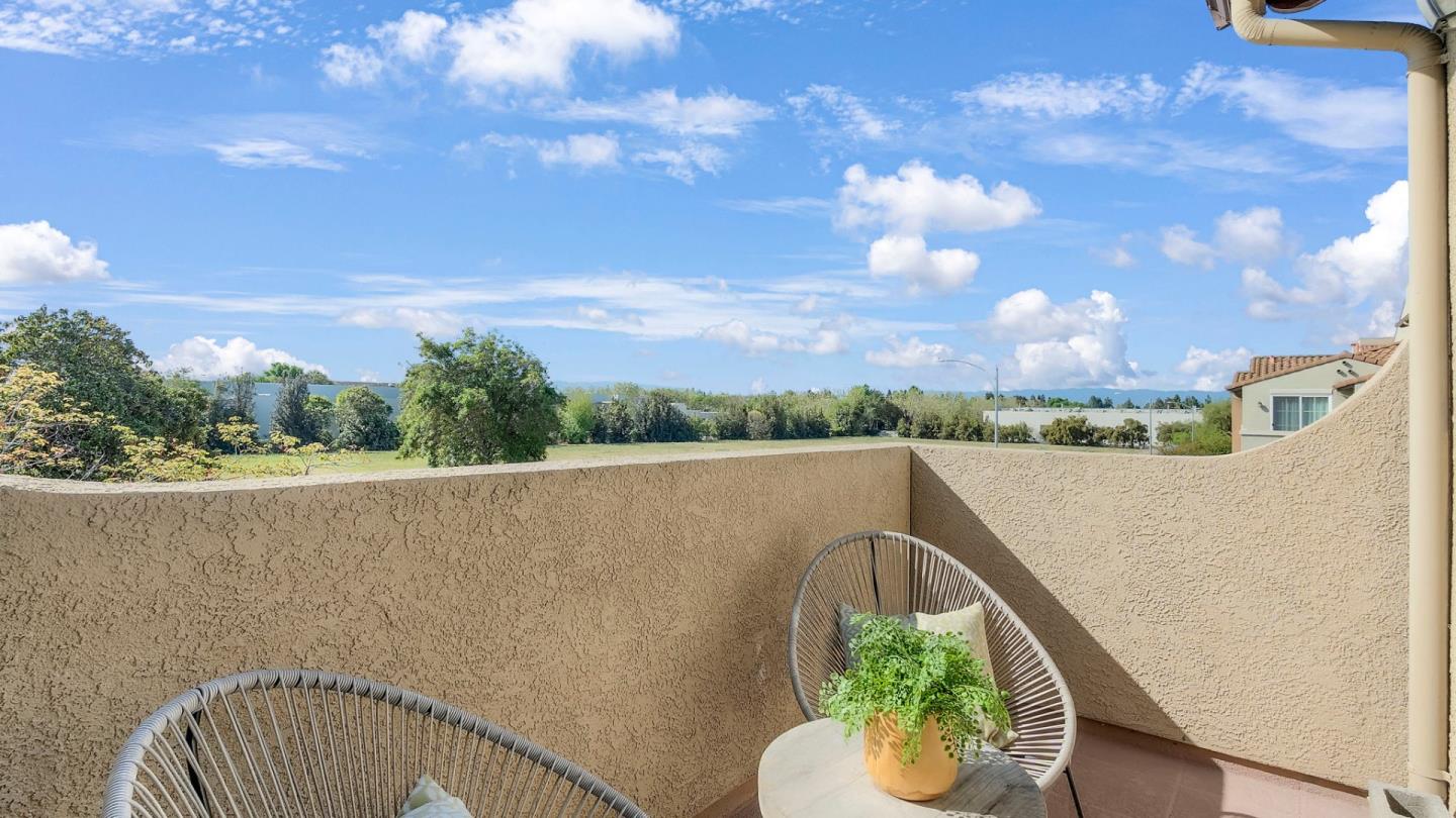 Detail Gallery Image 5 of 36 For 1756 Camino Leonor, San Jose,  CA 95131 - 2 Beds | 2 Baths