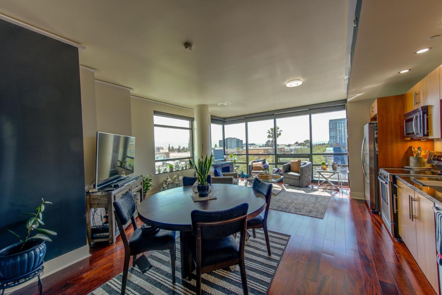 Detail Gallery Image 2 of 37 For 88 E San Fernando St #704,  San Jose,  CA 95113 - 1 Beds | 1 Baths