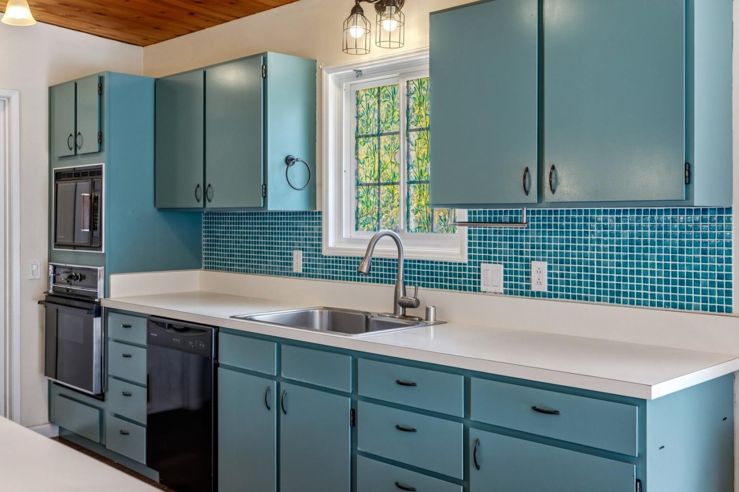 Detail Gallery Image 10 of 43 For 3058 Berney Dr, Marina,  CA 93933 - 3 Beds | 2 Baths