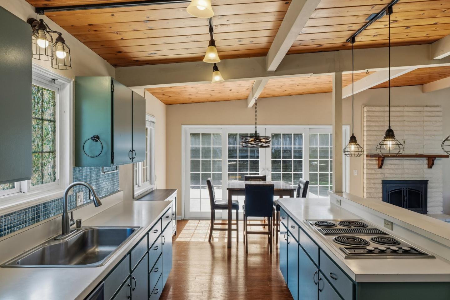 Detail Gallery Image 12 of 43 For 3058 Berney Dr, Marina,  CA 93933 - 3 Beds | 2 Baths