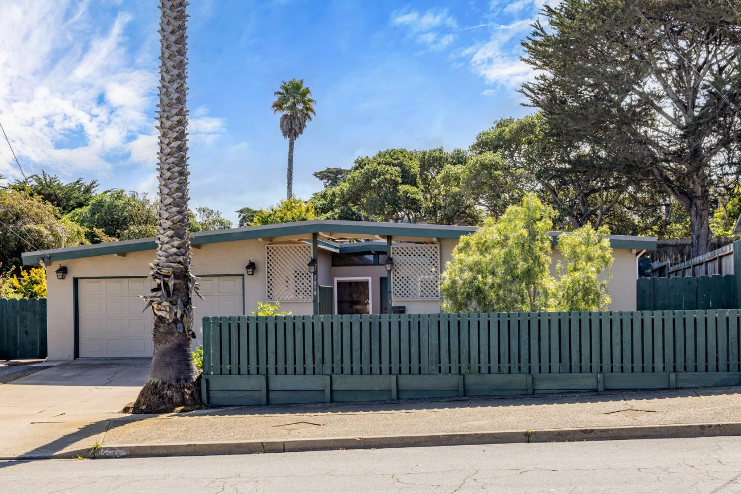 Detail Gallery Image 2 of 43 For 3058 Berney Dr, Marina,  CA 93933 - 3 Beds | 2 Baths