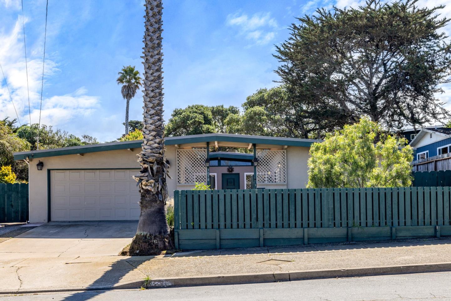 Detail Gallery Image 3 of 43 For 3058 Berney Dr, Marina,  CA 93933 - 3 Beds | 2 Baths