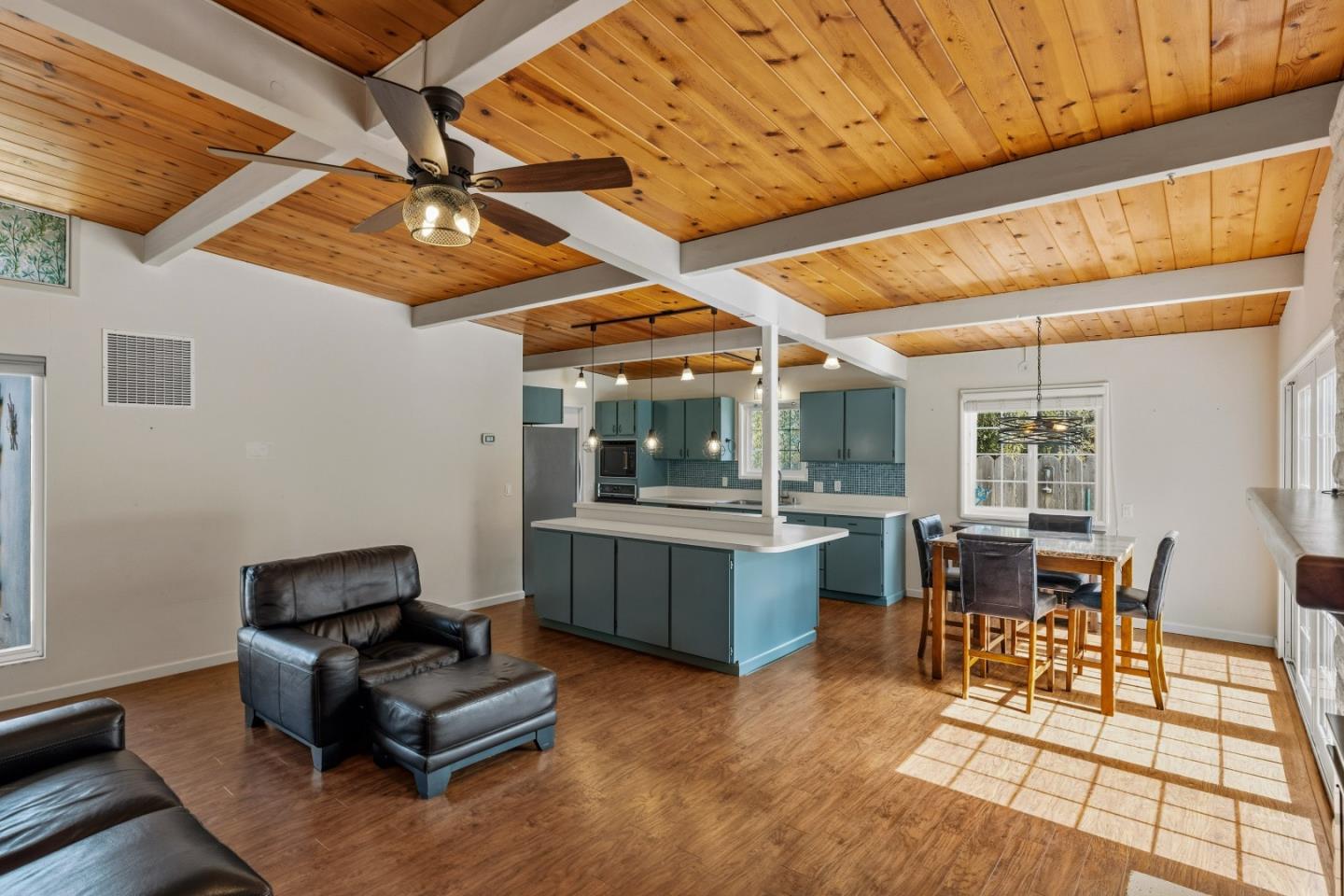 Detail Gallery Image 7 of 43 For 3058 Berney Dr, Marina,  CA 93933 - 3 Beds | 2 Baths