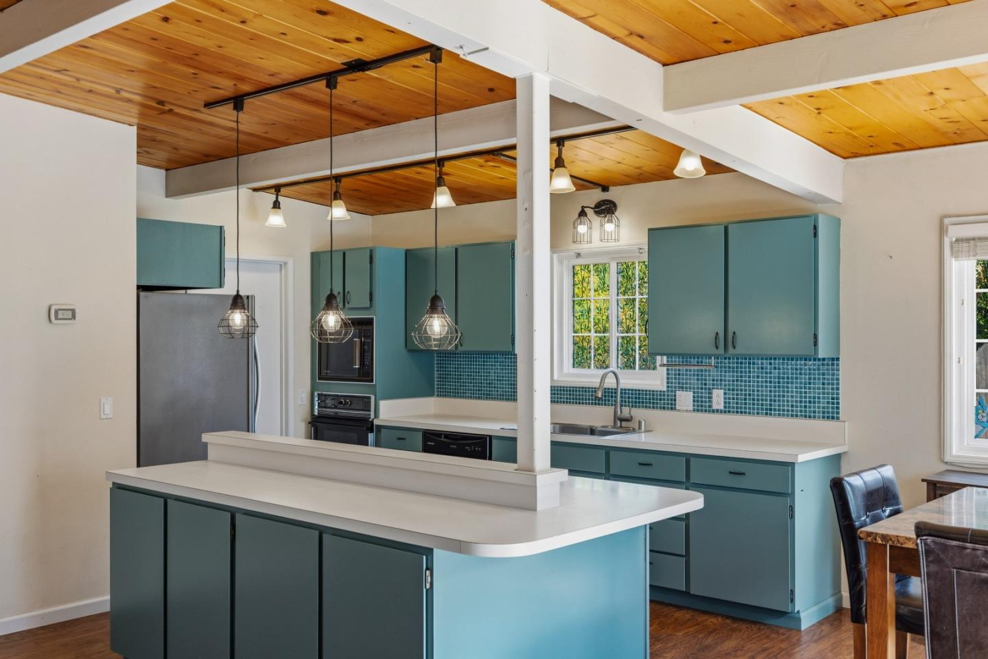 Detail Gallery Image 9 of 43 For 3058 Berney Dr, Marina,  CA 93933 - 3 Beds | 2 Baths