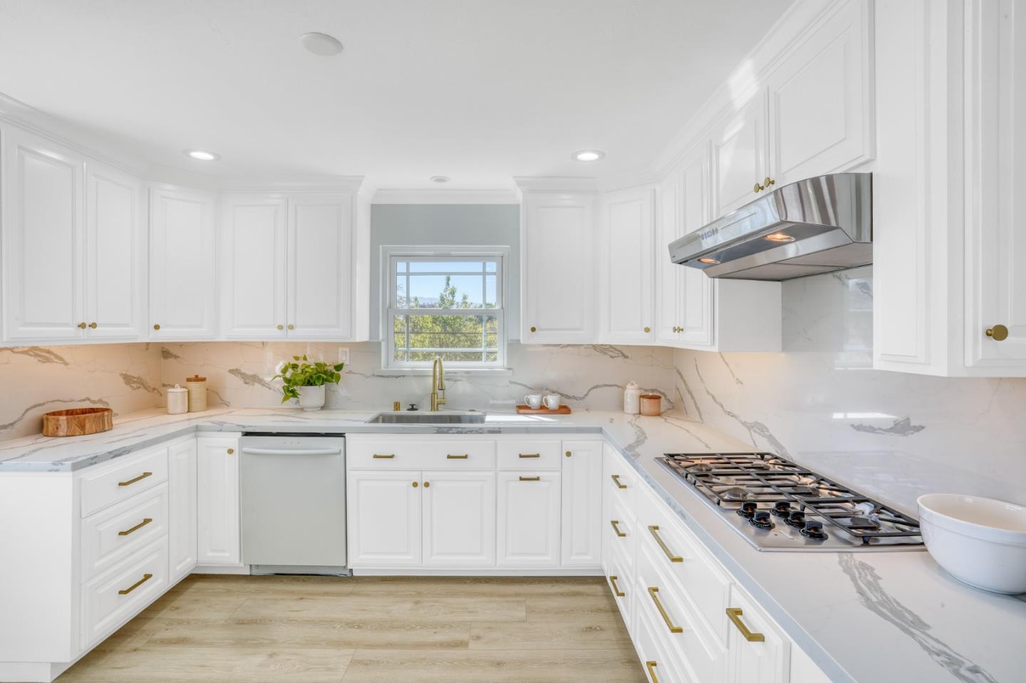 Detail Gallery Image 7 of 33 For 3364 Merrimac Dr, San Jose,  CA 95117 - 4 Beds | 3 Baths