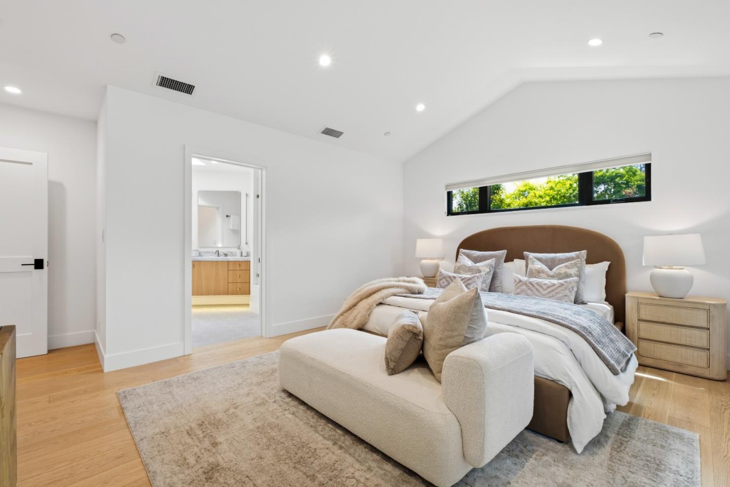 Detail Gallery Image 12 of 25 For 121 Inner Cir, Redwood City,  CA 94062 - 3 Beds | 2 Baths