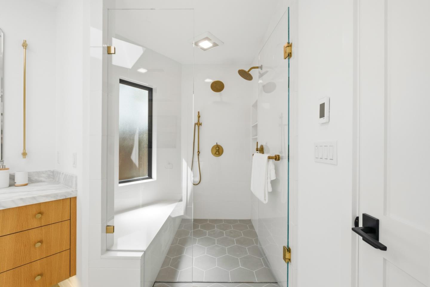 Detail Gallery Image 16 of 25 For 121 Inner Cir, Redwood City,  CA 94062 - 3 Beds | 2 Baths