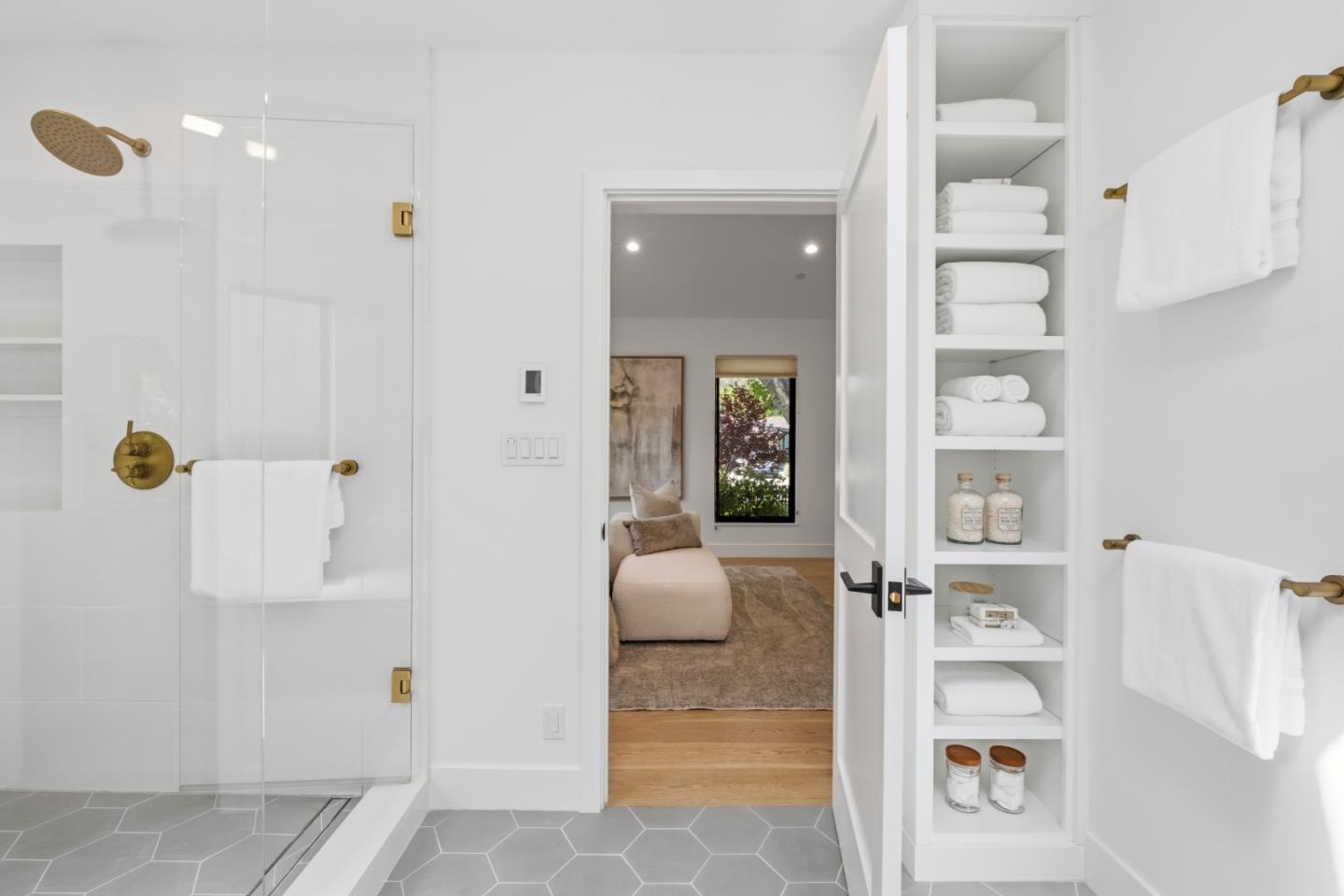 Detail Gallery Image 17 of 25 For 121 Inner Cir, Redwood City,  CA 94062 - 3 Beds | 2 Baths