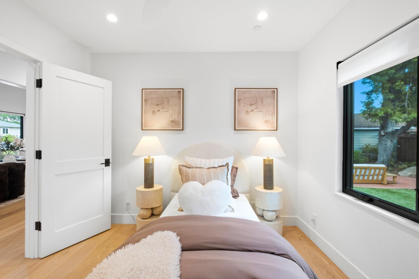 Detail Gallery Image 19 of 25 For 121 Inner Cir, Redwood City,  CA 94062 - 3 Beds | 2 Baths