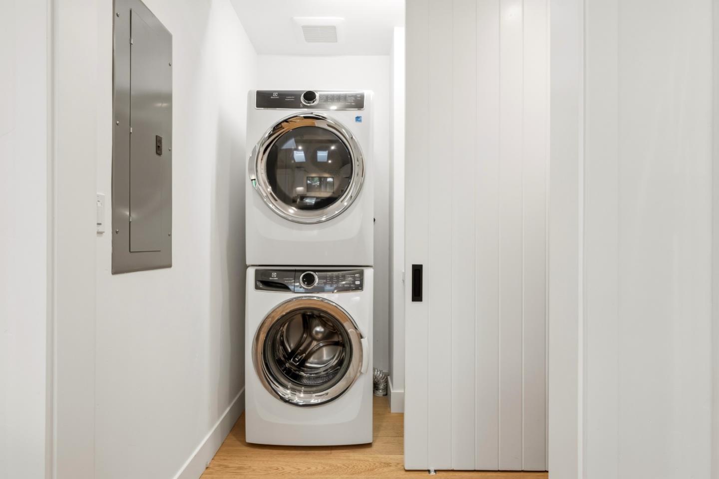 Detail Gallery Image 21 of 25 For 121 Inner Cir, Redwood City,  CA 94062 - 3 Beds | 2 Baths