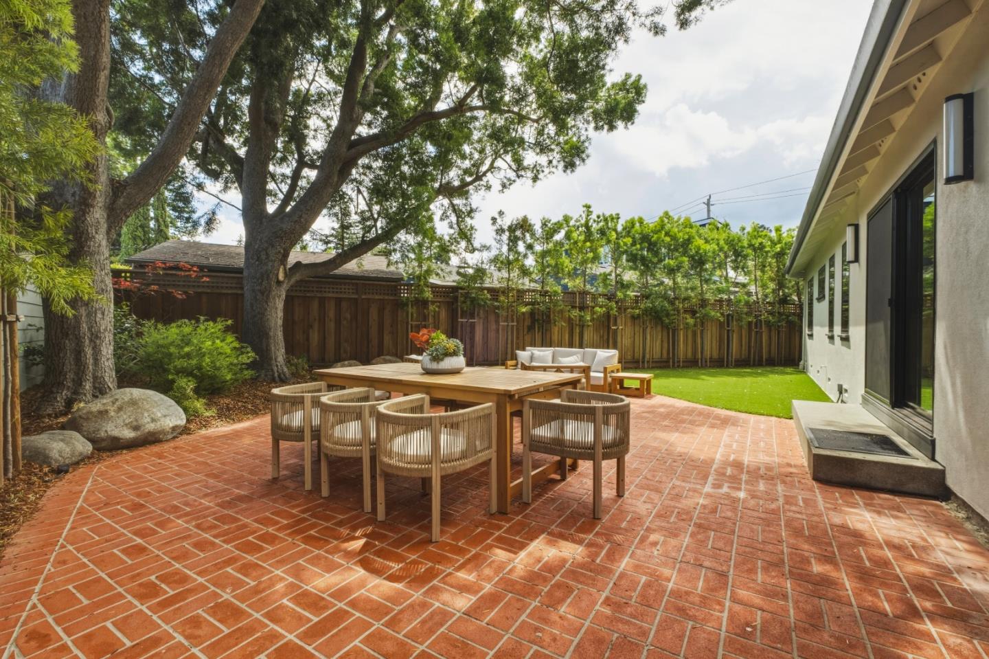 Detail Gallery Image 22 of 25 For 121 Inner Cir, Redwood City,  CA 94062 - 3 Beds | 2 Baths