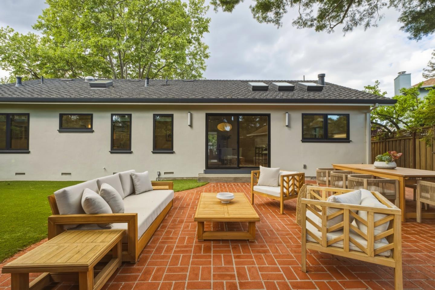 Detail Gallery Image 23 of 25 For 121 Inner Cir, Redwood City,  CA 94062 - 3 Beds | 2 Baths