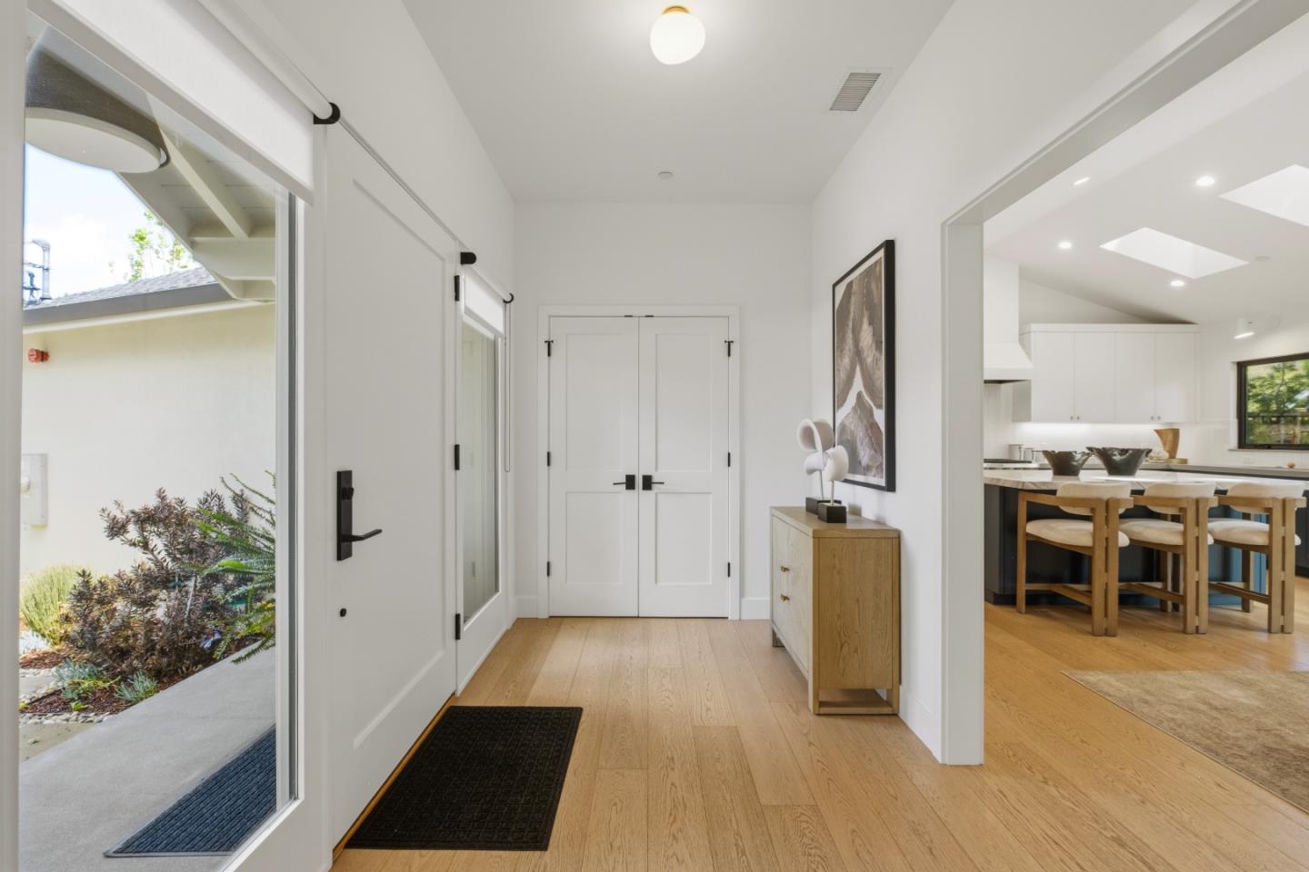 Detail Gallery Image 3 of 25 For 121 Inner Cir, Redwood City,  CA 94062 - 3 Beds | 2 Baths