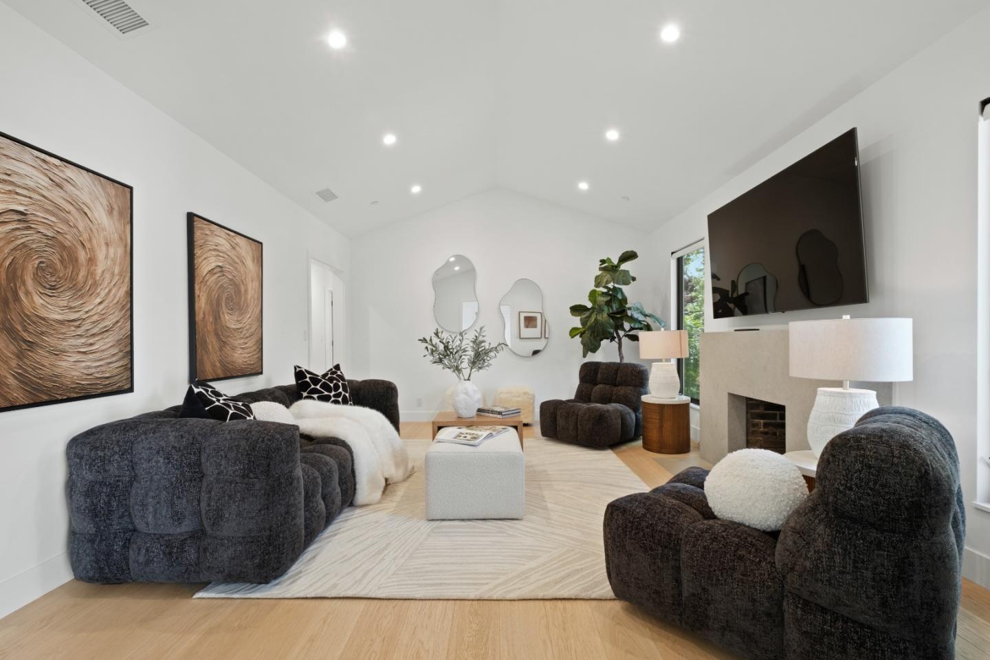 Detail Gallery Image 4 of 25 For 121 Inner Cir, Redwood City,  CA 94062 - 3 Beds | 2 Baths