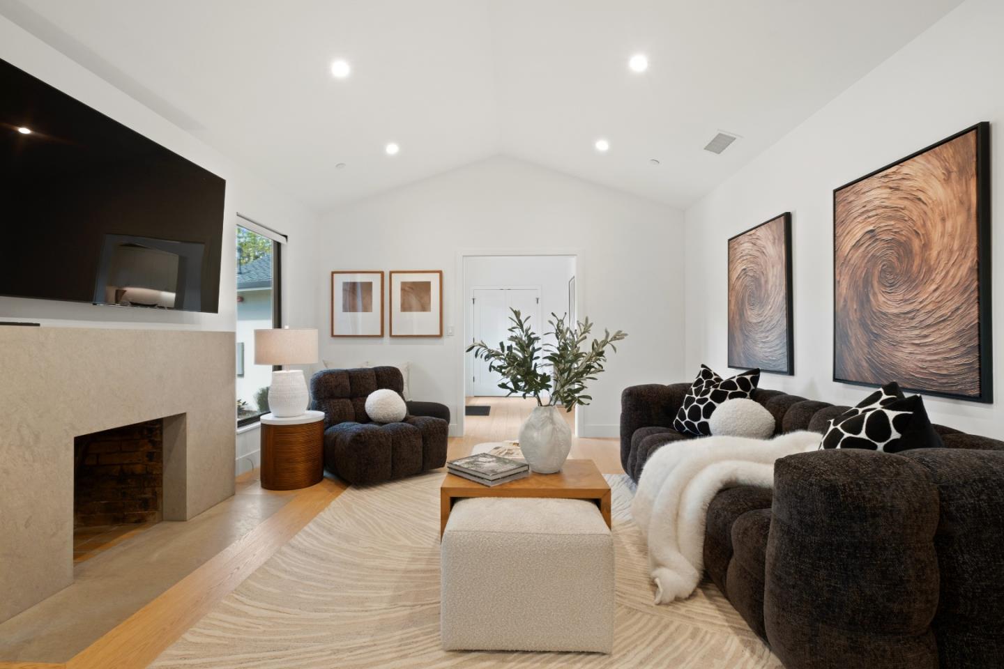 Detail Gallery Image 5 of 25 For 121 Inner Cir, Redwood City,  CA 94062 - 3 Beds | 2 Baths