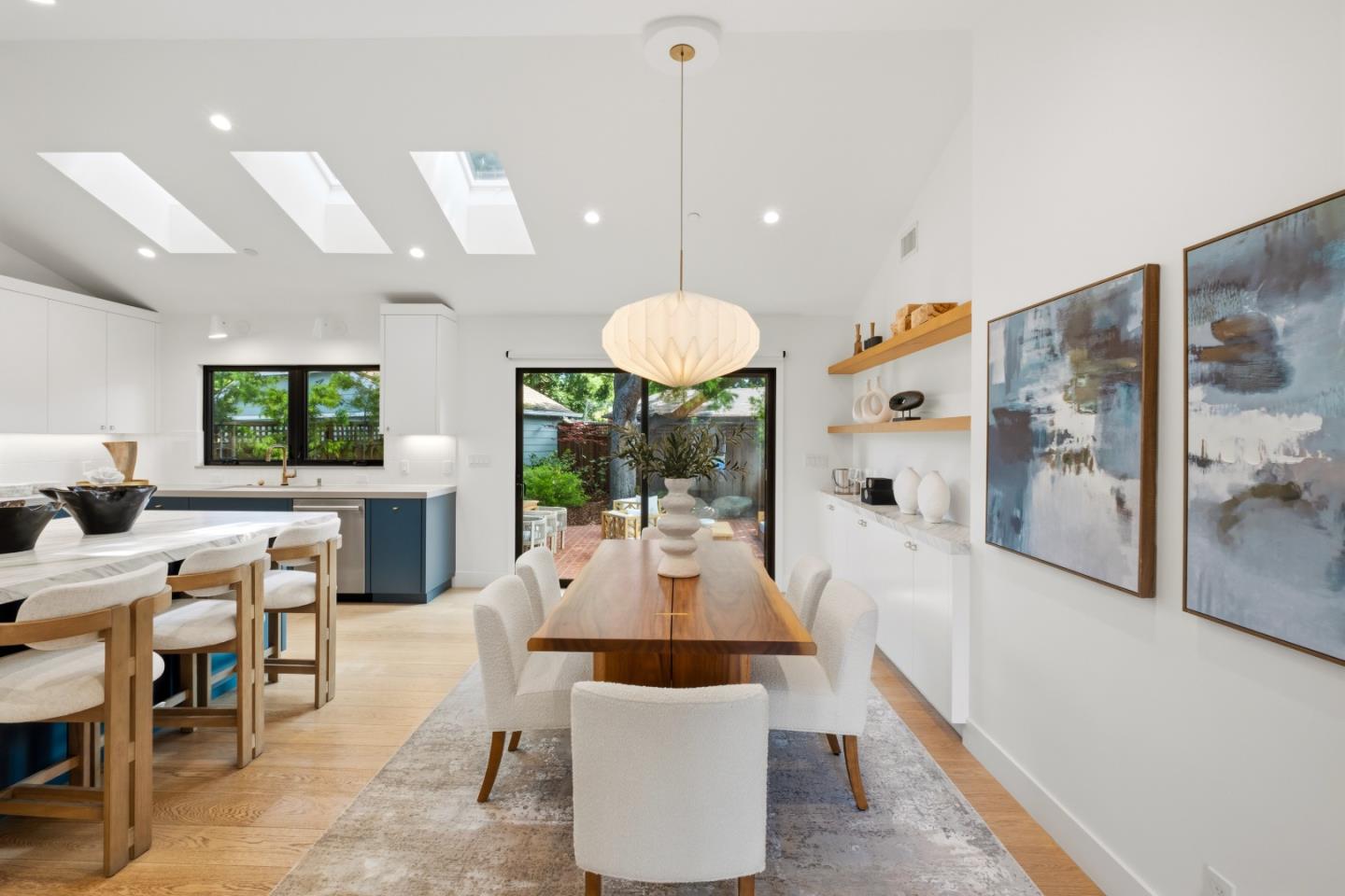 Detail Gallery Image 9 of 25 For 121 Inner Cir, Redwood City,  CA 94062 - 3 Beds | 2 Baths