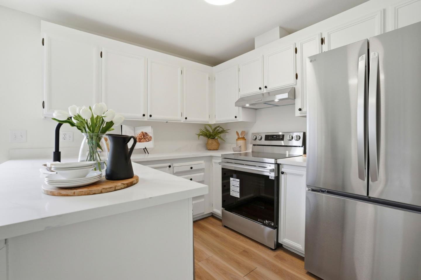 Detail Gallery Image 10 of 34 For Rosita Rd, Pacifica,  CA 94044 - 2 Beds | 1/1 Baths