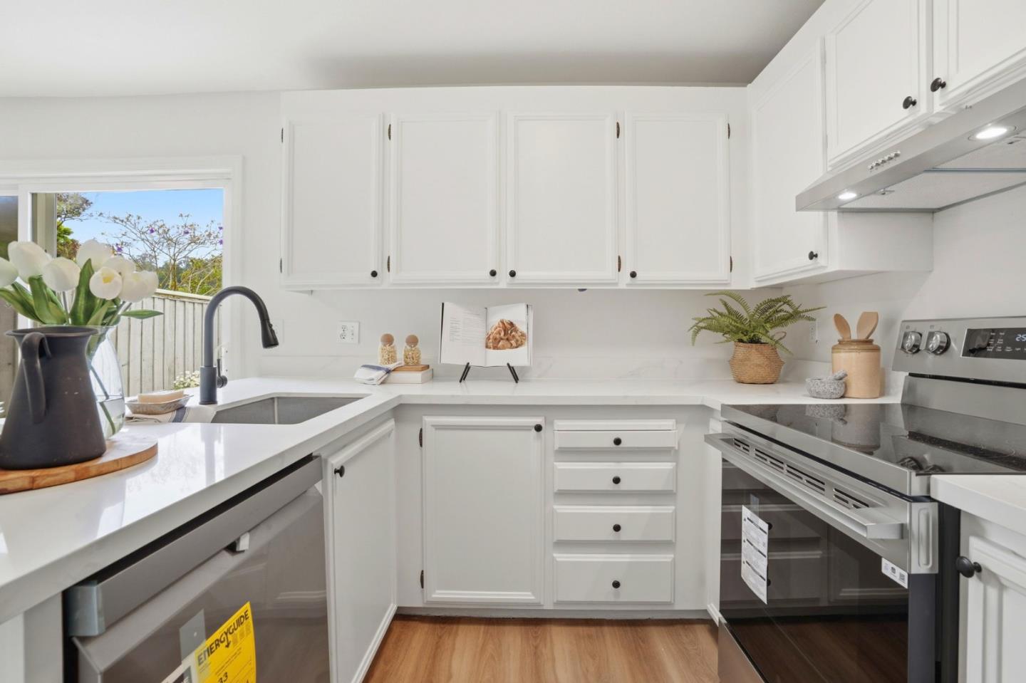 Detail Gallery Image 11 of 34 For Rosita Rd, Pacifica,  CA 94044 - 2 Beds | 1/1 Baths