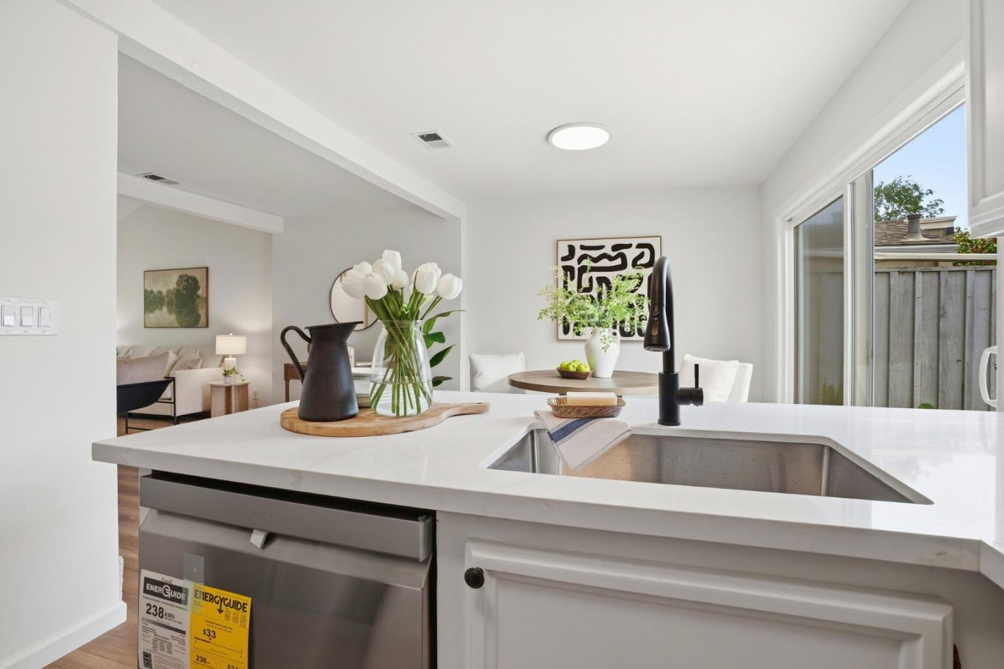 Detail Gallery Image 12 of 34 For Rosita Rd, Pacifica,  CA 94044 - 2 Beds | 1/1 Baths