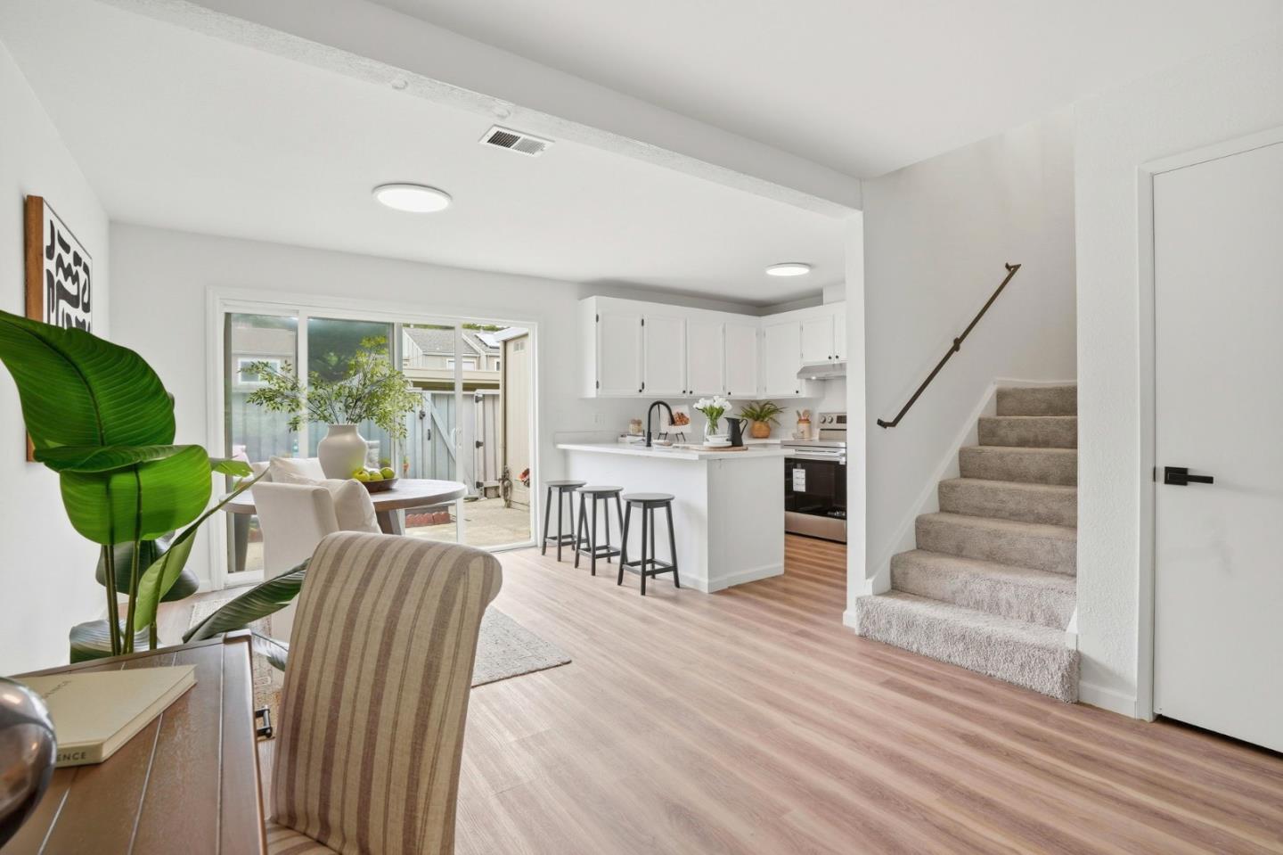 Detail Gallery Image 15 of 34 For Rosita Rd, Pacifica,  CA 94044 - 2 Beds | 1/1 Baths