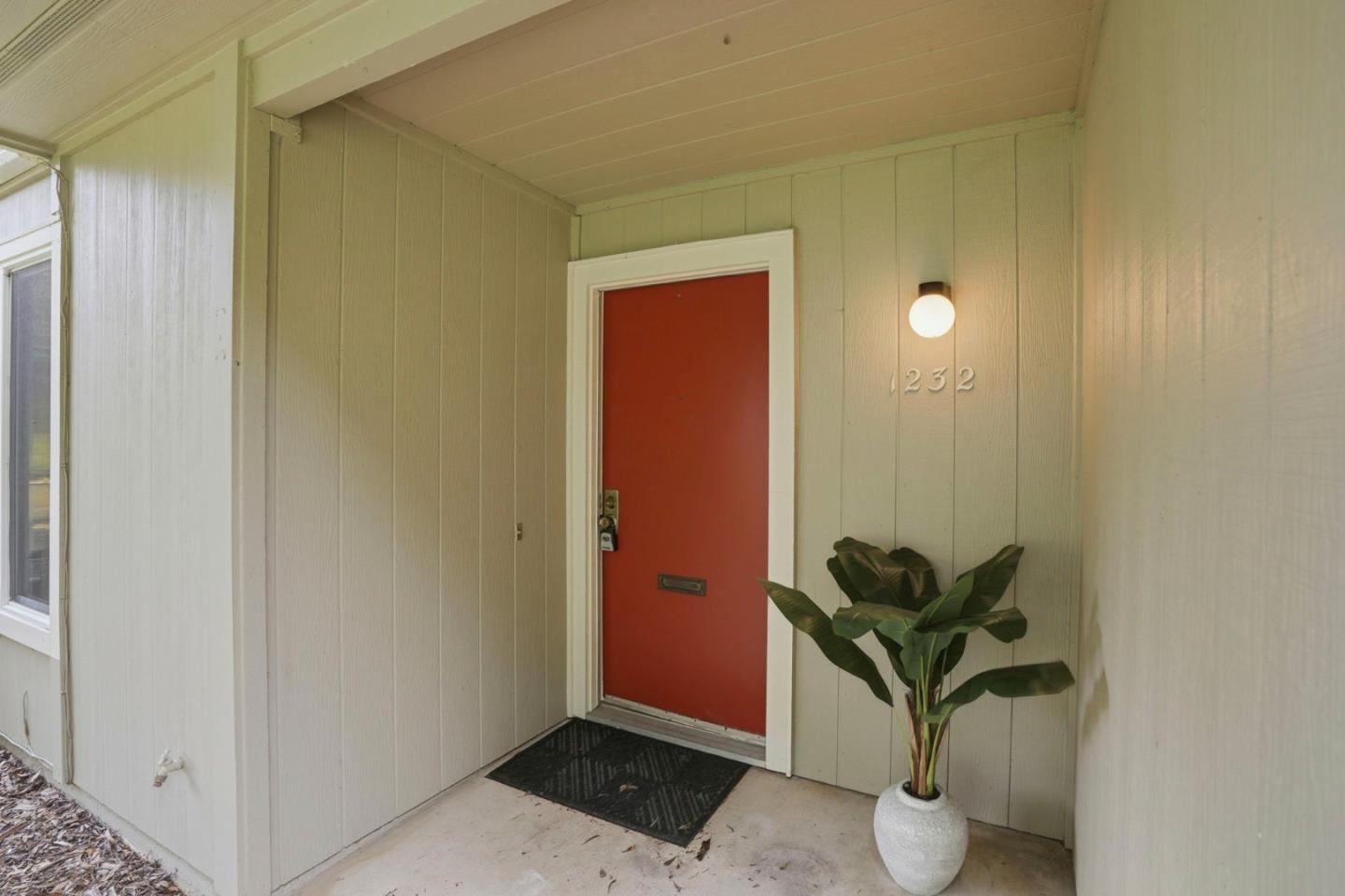 Detail Gallery Image 3 of 34 For Rosita Rd, Pacifica,  CA 94044 - 2 Beds | 1/1 Baths