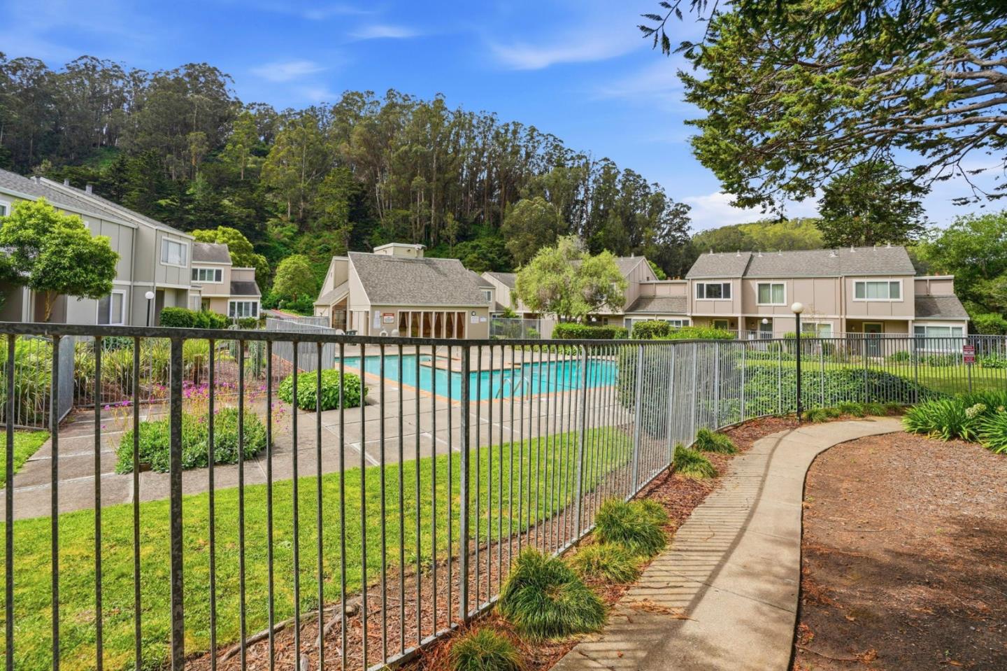 Detail Gallery Image 31 of 34 For Rosita Rd, Pacifica,  CA 94044 - 2 Beds | 1/1 Baths