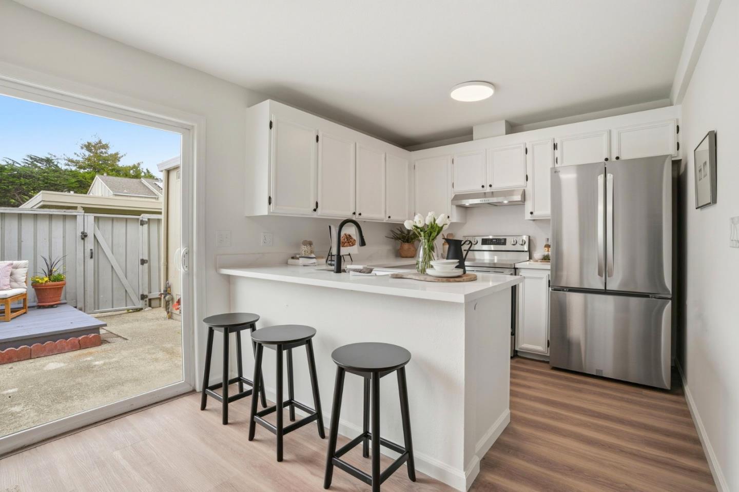 Detail Gallery Image 9 of 34 For Rosita Rd, Pacifica,  CA 94044 - 2 Beds | 1/1 Baths