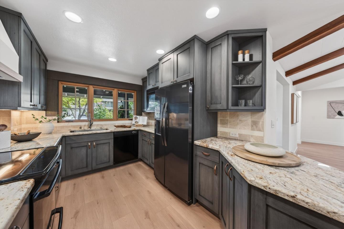 Detail Gallery Image 17 of 53 For 2734 Doverton Sq, Mountain View,  CA 94040 - 4 Beds | 2/1 Baths