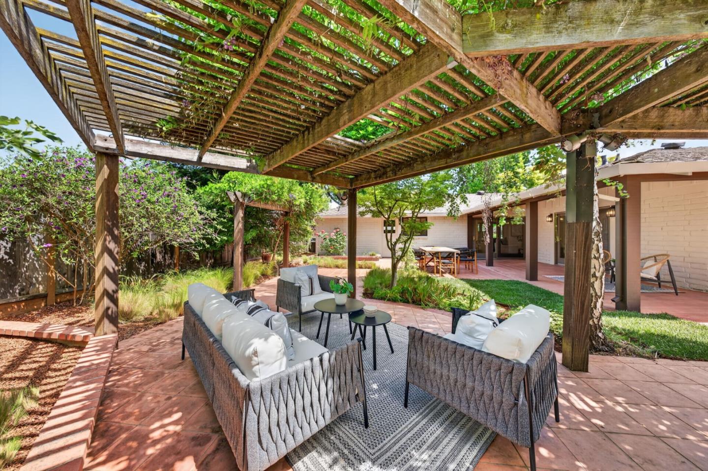 Detail Gallery Image 38 of 53 For 2734 Doverton Sq, Mountain View,  CA 94040 - 4 Beds | 2/1 Baths