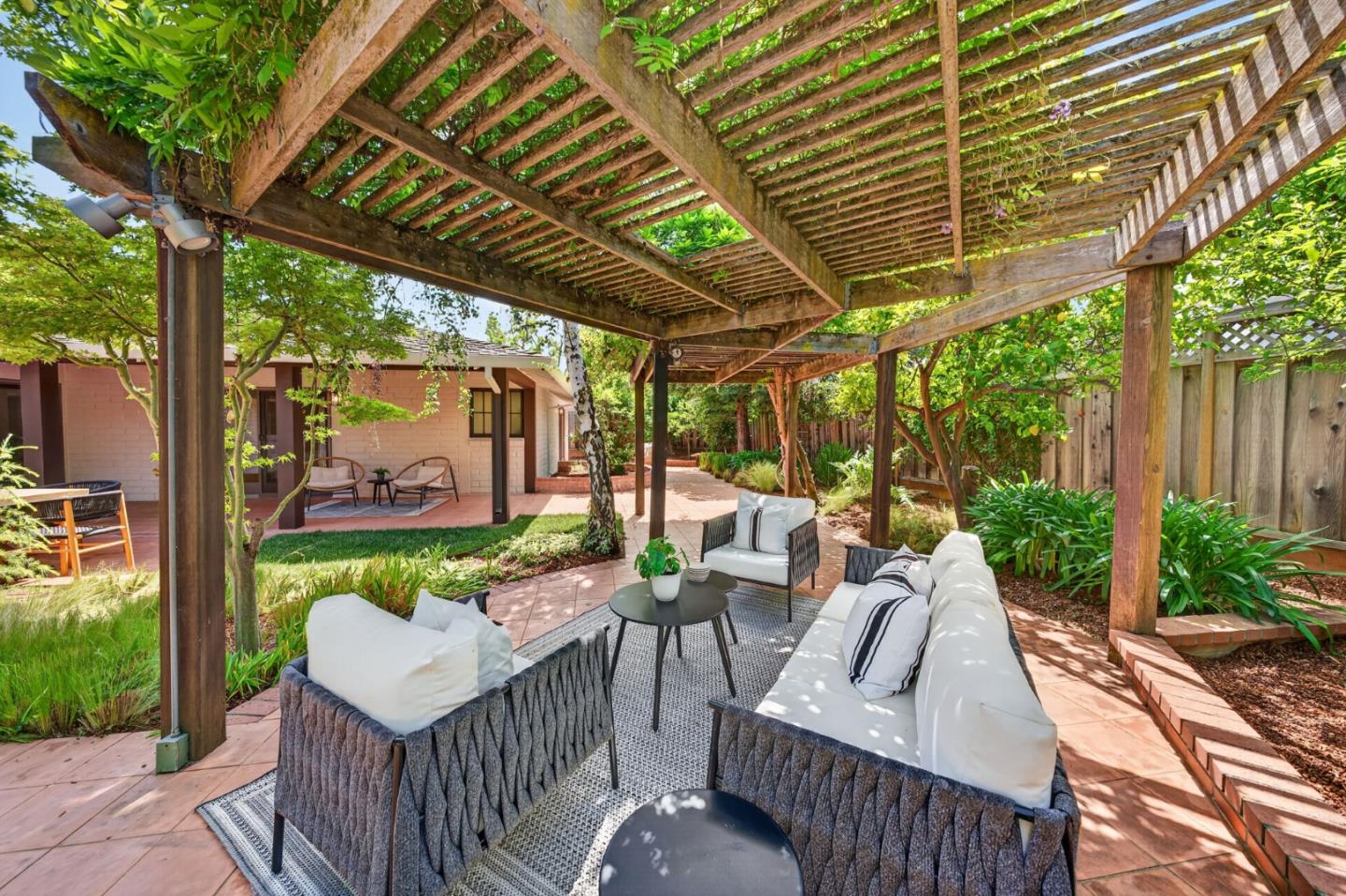 Detail Gallery Image 39 of 53 For 2734 Doverton Sq, Mountain View,  CA 94040 - 4 Beds | 2/1 Baths
