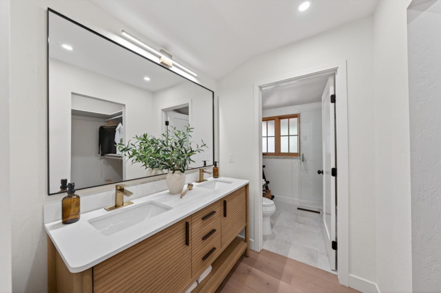 Detail Gallery Image 4 of 53 For 2734 Doverton Sq, Mountain View,  CA 94040 - 4 Beds | 2/1 Baths