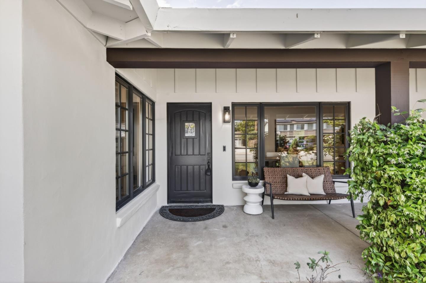 Detail Gallery Image 8 of 53 For 2734 Doverton Sq, Mountain View,  CA 94040 - 4 Beds | 2/1 Baths