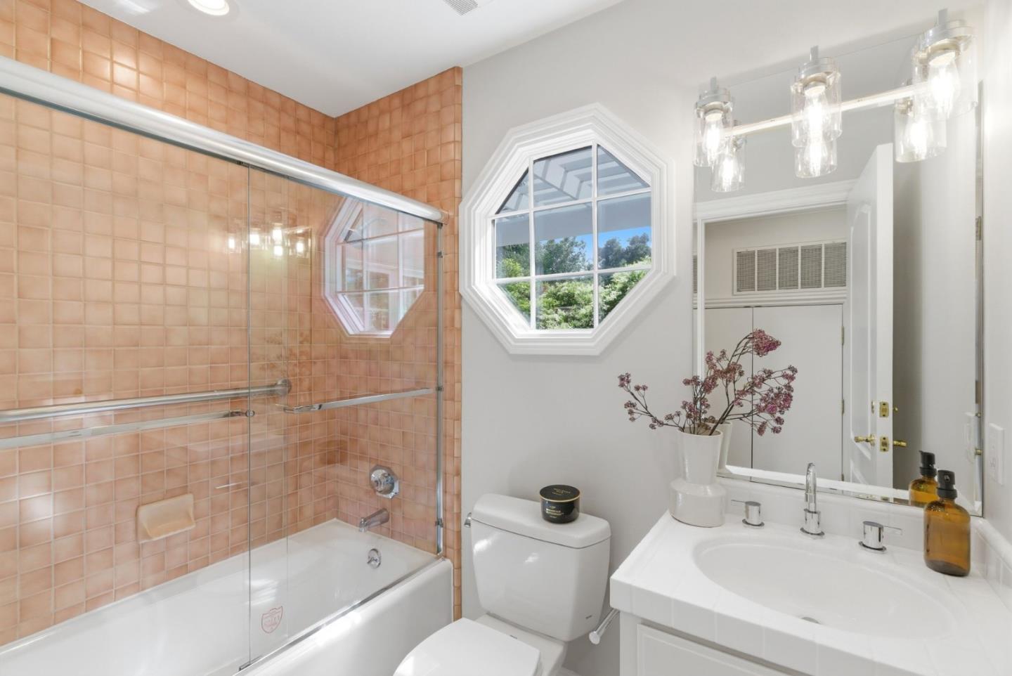 Detail Gallery Image 14 of 30 For 8 Almendra Ln, Los Altos,  CA 94022 - 4 Beds | 3 Baths