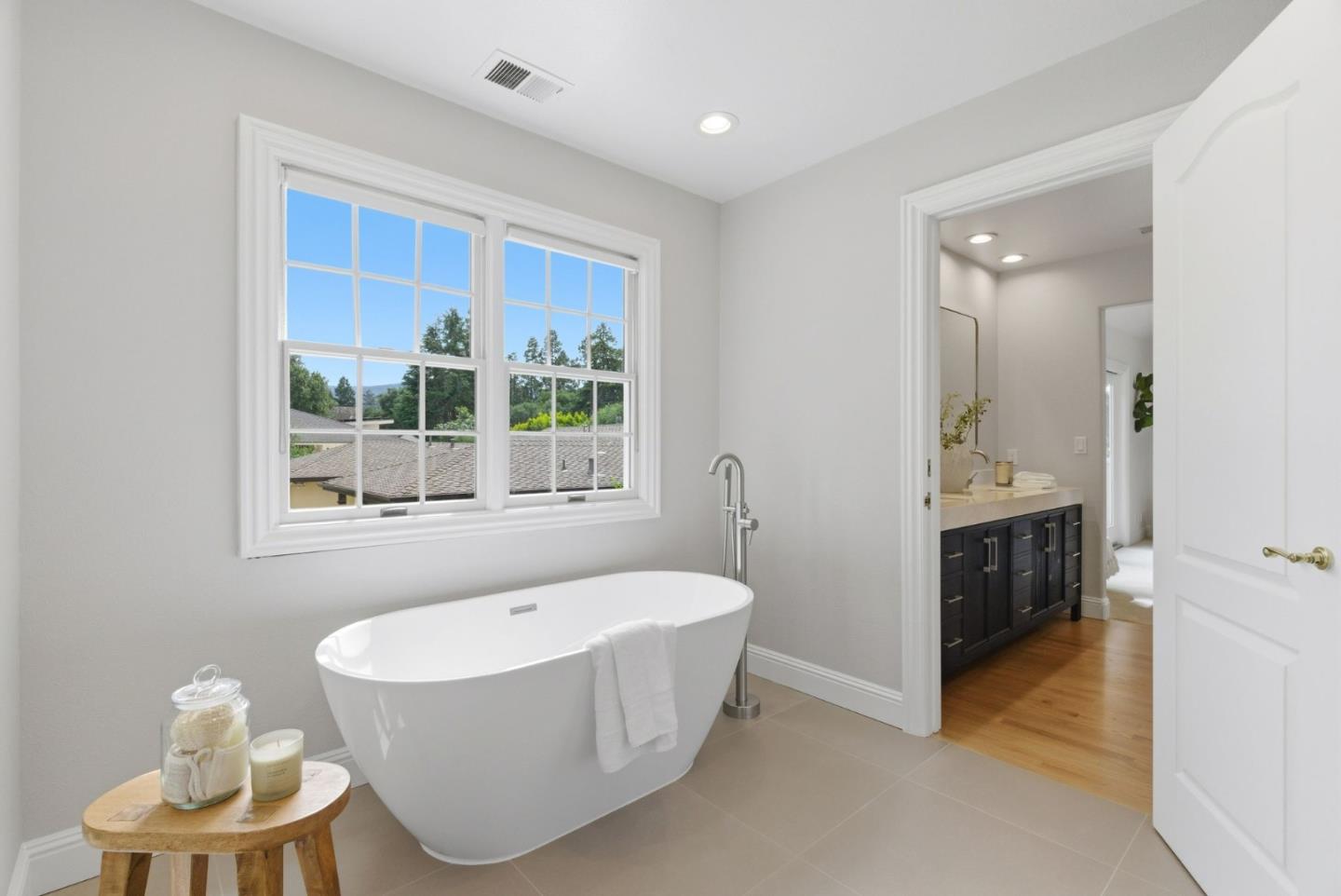 Detail Gallery Image 20 of 30 For 8 Almendra Ln, Los Altos,  CA 94022 - 4 Beds | 3 Baths