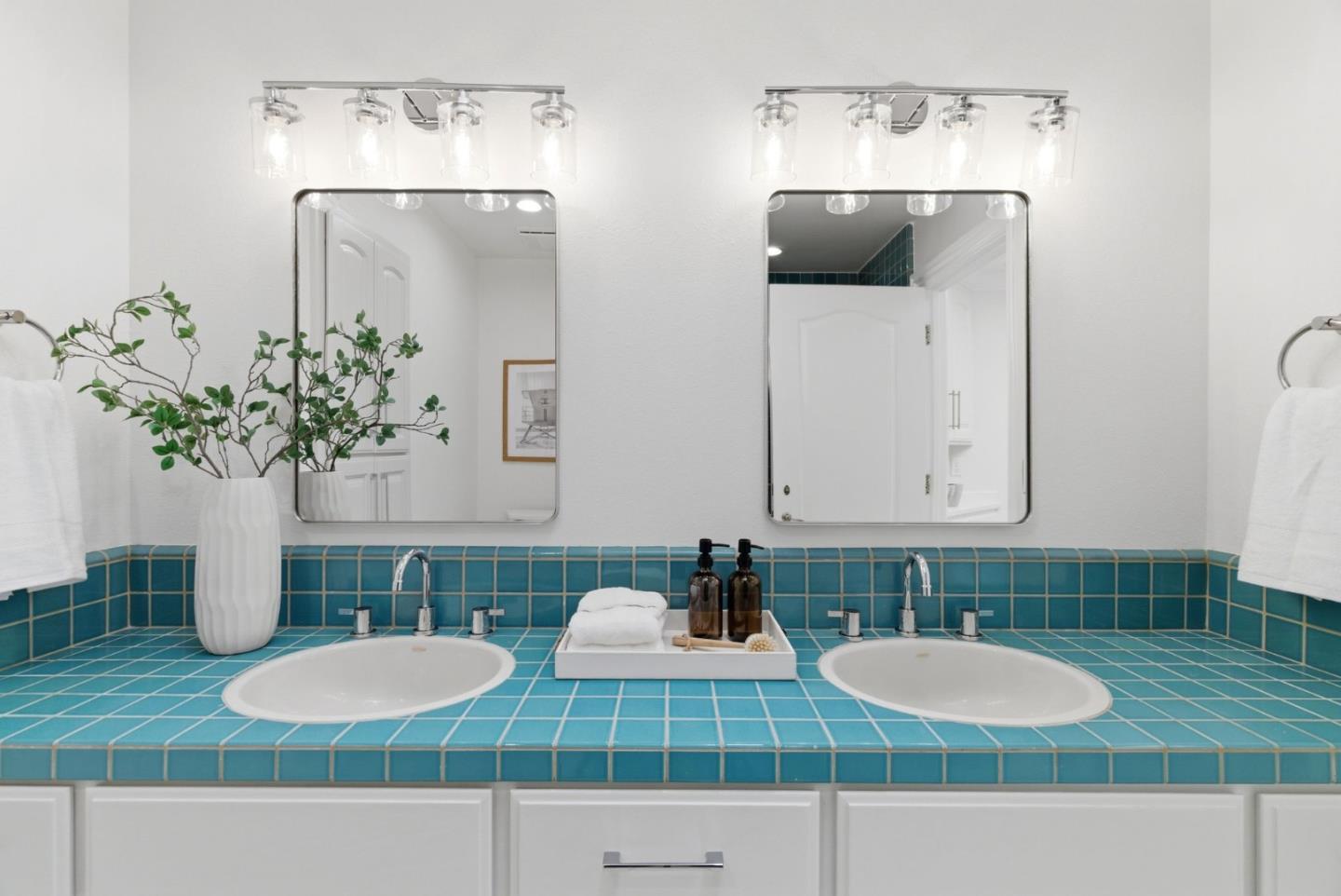 Detail Gallery Image 24 of 30 For 8 Almendra Ln, Los Altos,  CA 94022 - 4 Beds | 3 Baths