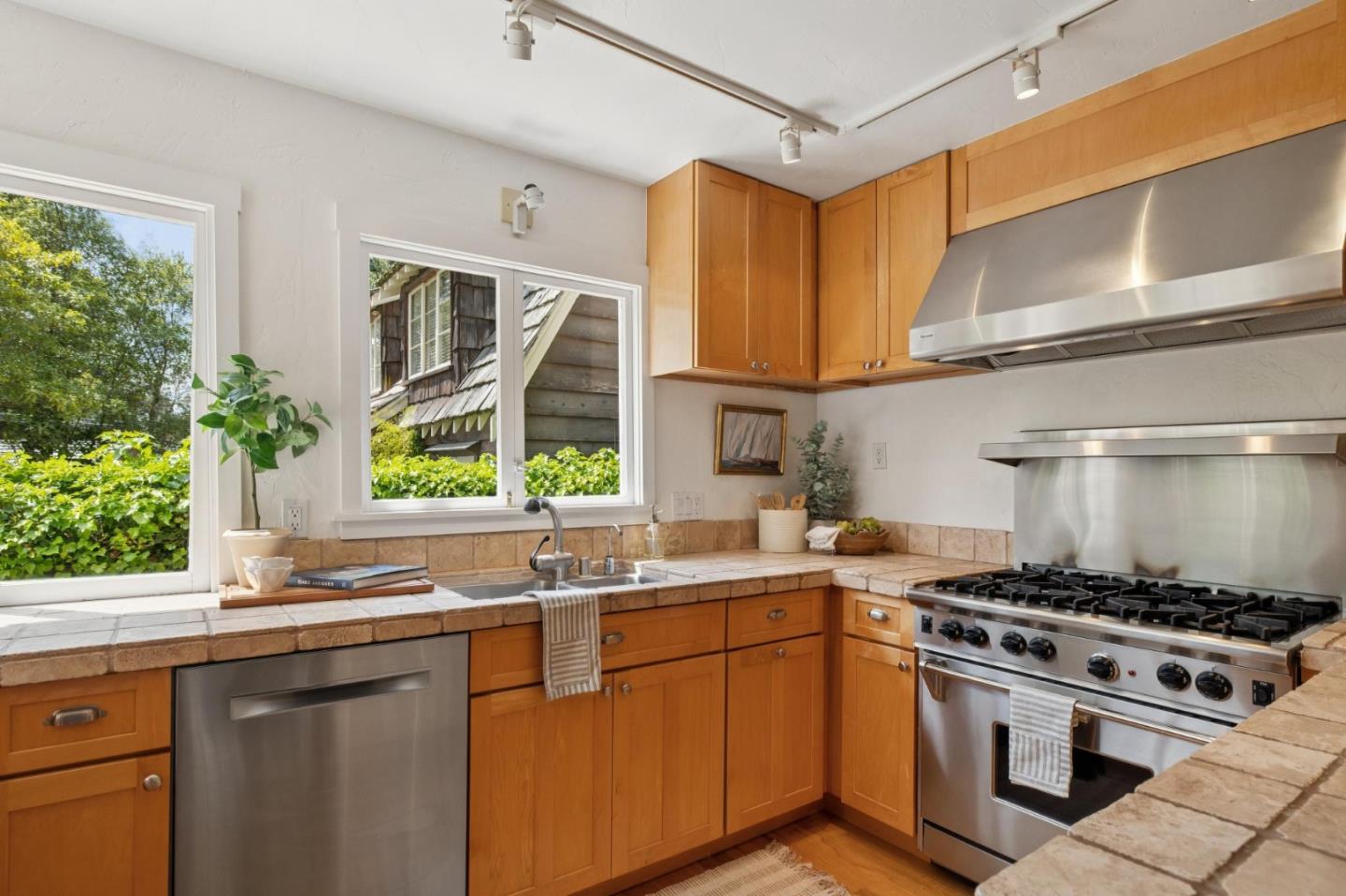 Detail Gallery Image 18 of 49 For 0 Guadalupe 2 Nw 3rd, Carmel,  CA 93921 - 4 Beds | 3/1 Baths