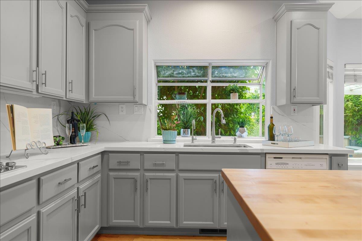 Detail Gallery Image 10 of 37 For 17115 Rosemary Cir, Morgan Hill,  CA 95037 - 4 Beds | 3 Baths