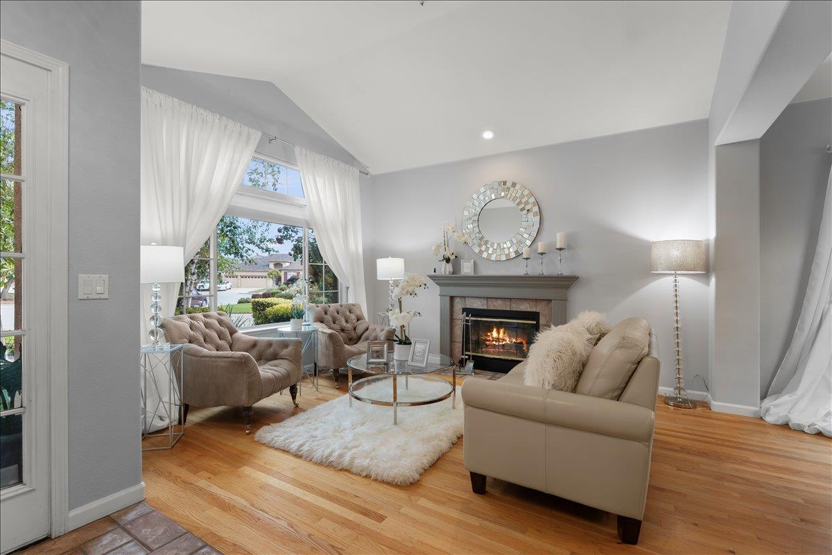 Detail Gallery Image 4 of 37 For 17115 Rosemary Cir, Morgan Hill,  CA 95037 - 4 Beds | 3 Baths