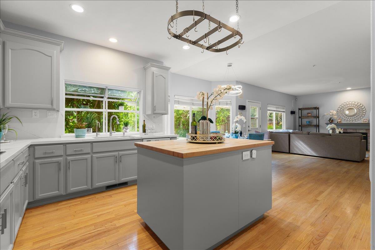 Detail Gallery Image 7 of 37 For 17115 Rosemary Cir, Morgan Hill,  CA 95037 - 4 Beds | 3 Baths